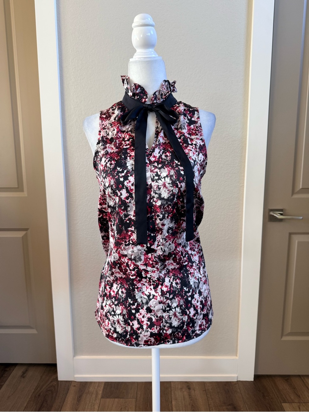 Sleeveless Ruffled Neck Tie Floral Blouse.